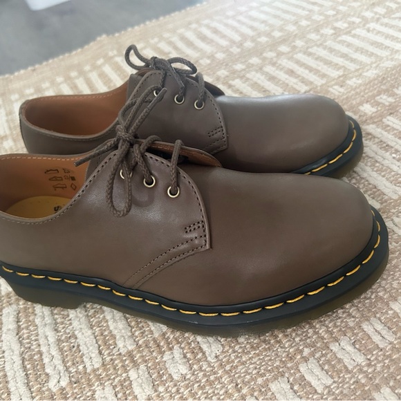 Dr Martens oxfords woman’s 8 men’s 7 - Picture 2 of 9